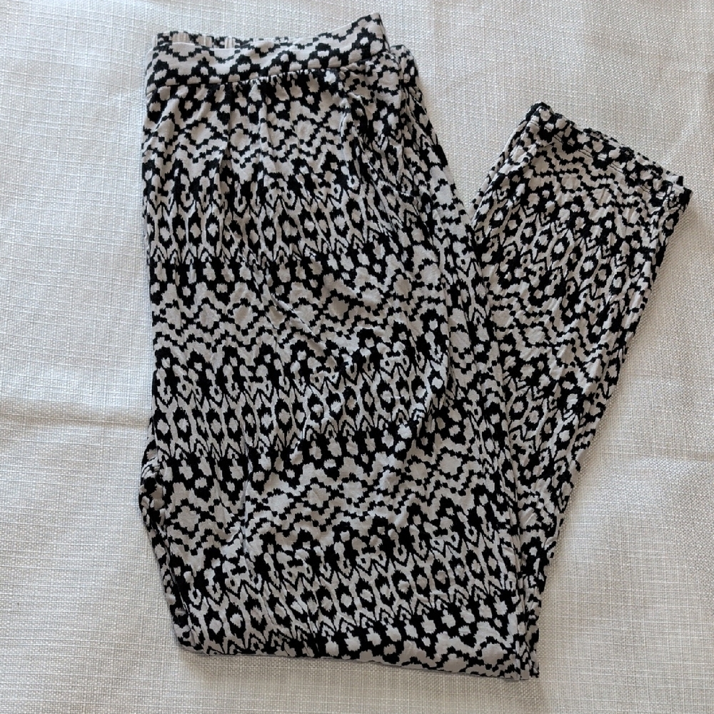 Old Navy Black and Cream Patterned Pants